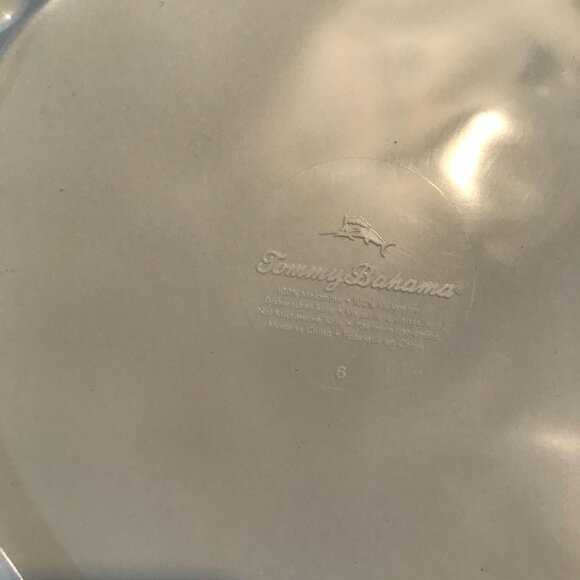 Tommy Bahama Melamine Tartan Christmas Plaid 11" Dinner & Side Plate Set 16-Piec - Picture 4 of 7